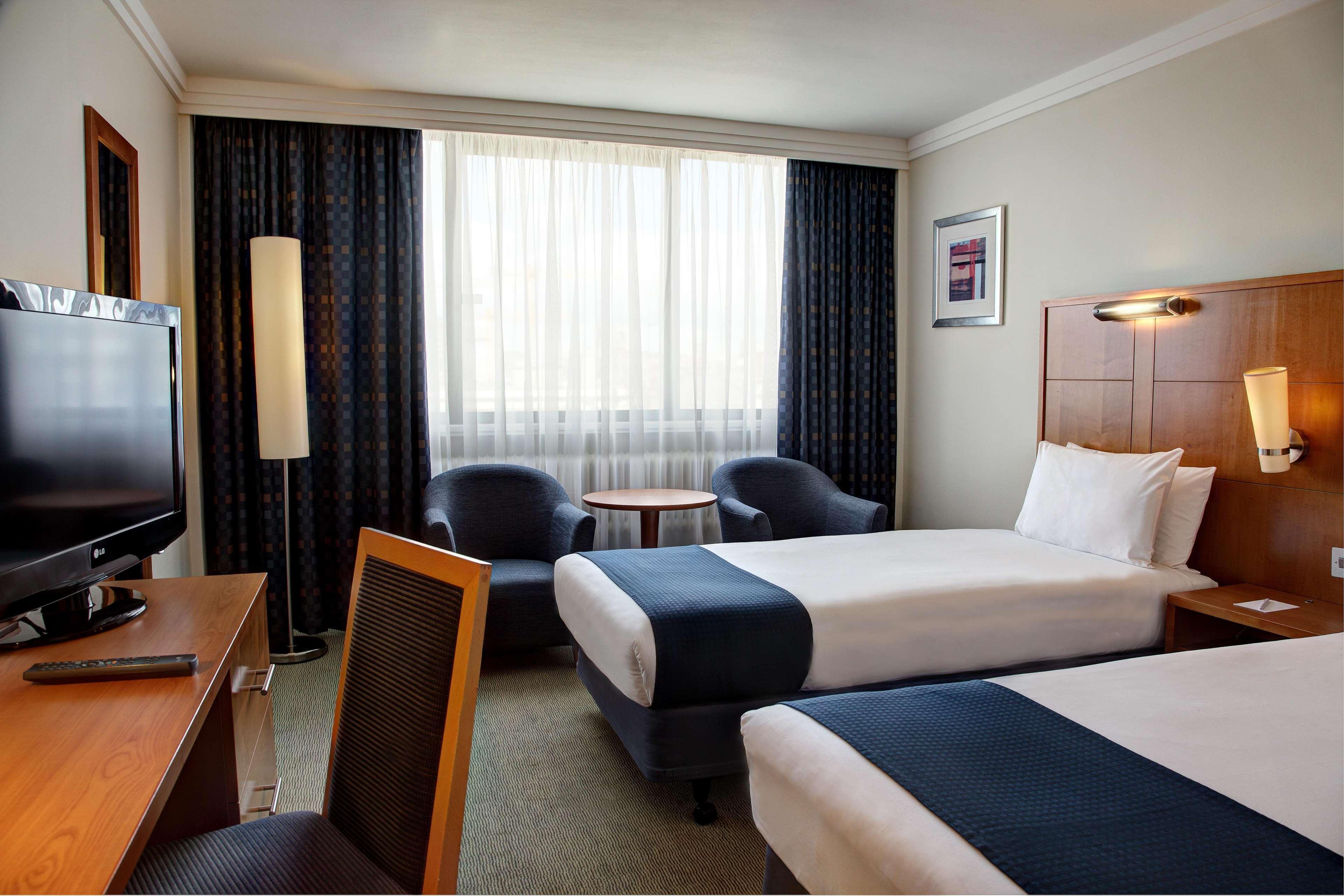 Western London Heathrow Ariel 4*