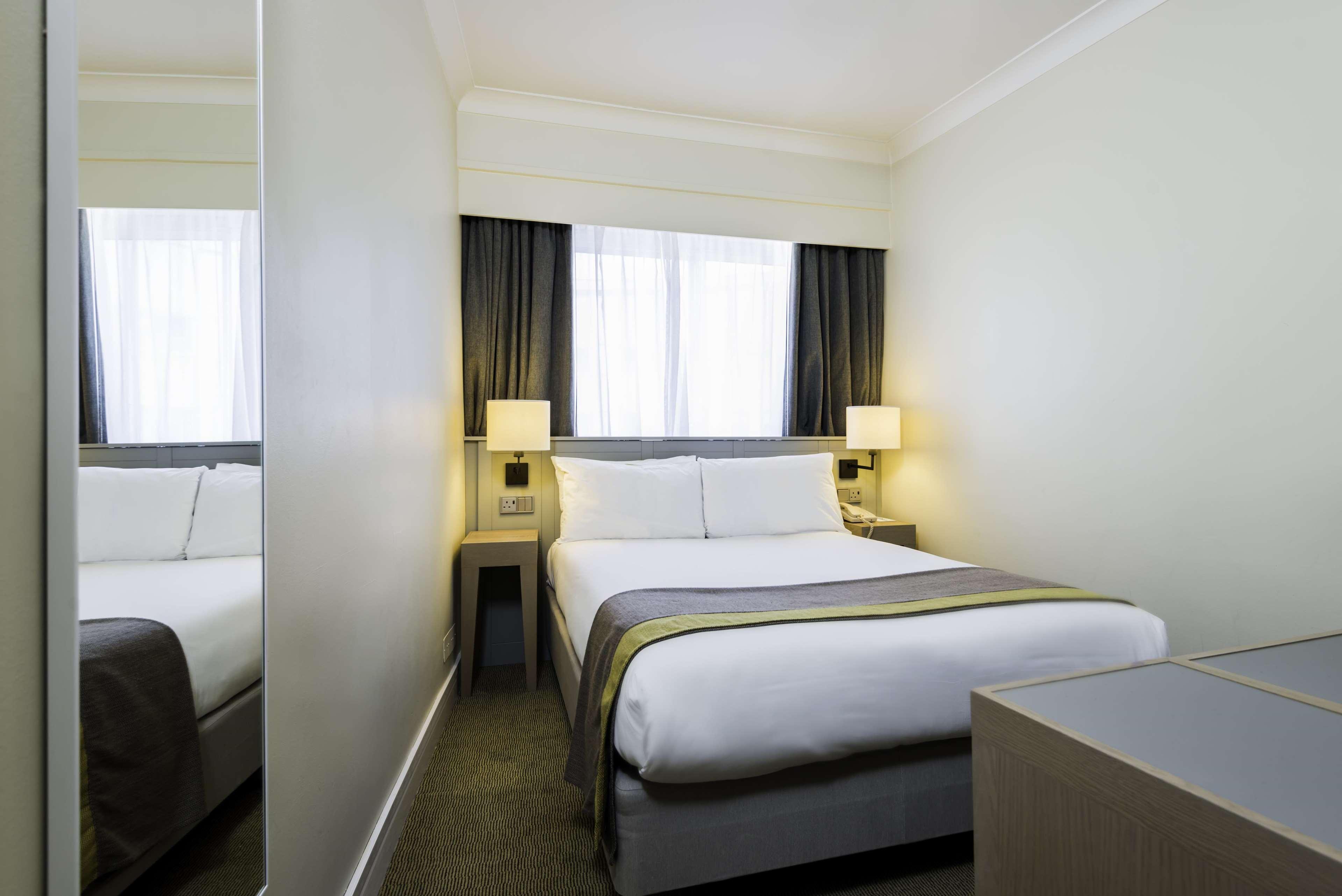 Western London Heathrow Ariel 4* Hillingdon