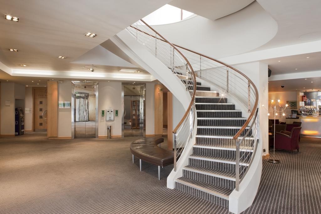 Western London Heathrow Ariel 4* Hillingdon