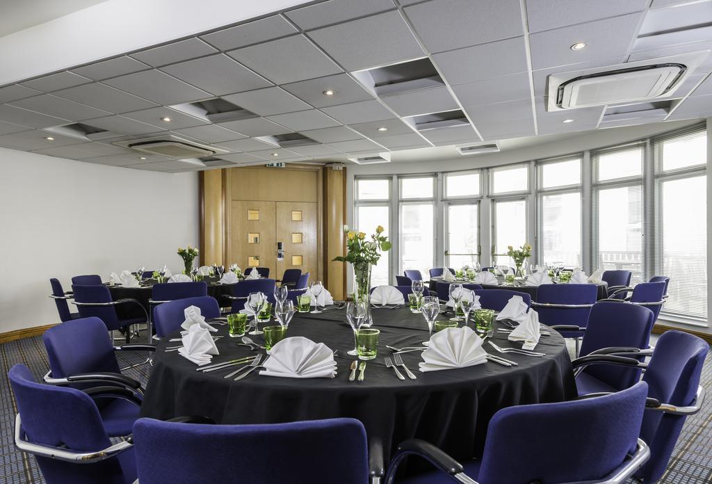 Western London Heathrow Ariel 4* Hillingdon