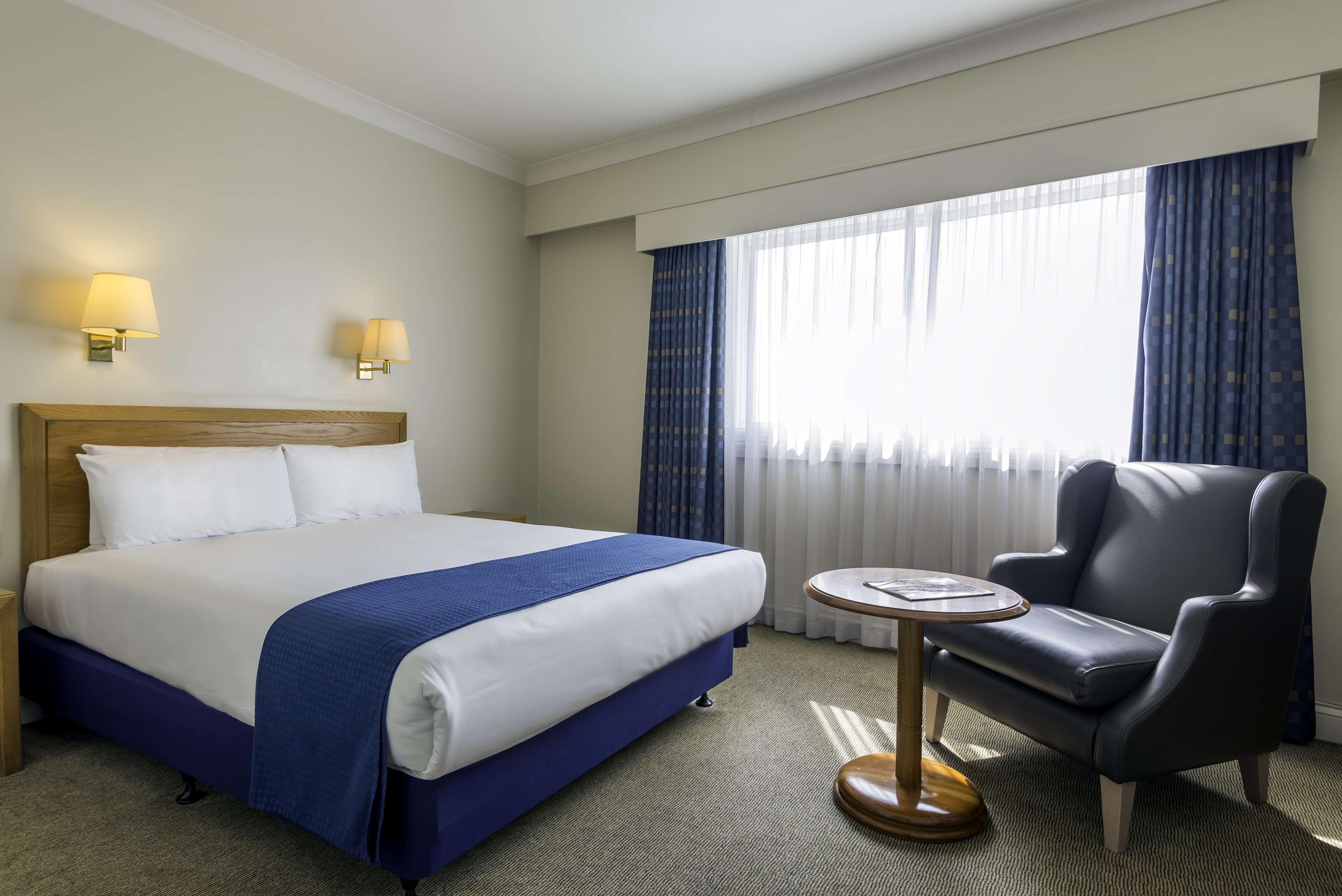 Western London Heathrow Ariel 4* Hillingdon
